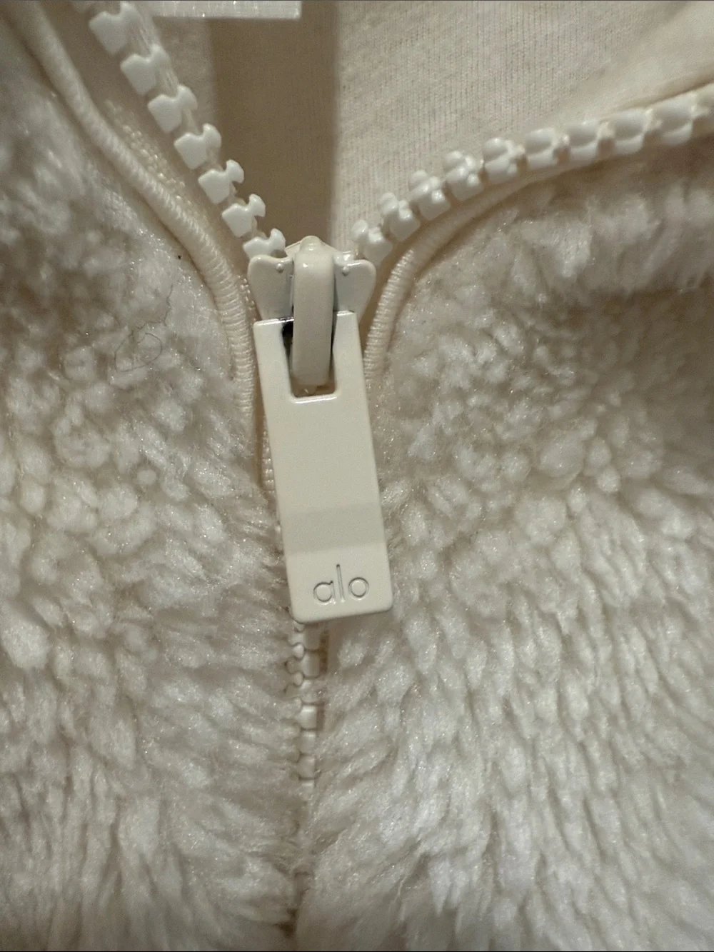 Alo Yoga Foxy Sherpa Jacket Ivory White Size Small Faux Fur Hooded Zip Coat